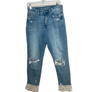 American Eagle Distressed Mom Jeans. Size 6Regular.